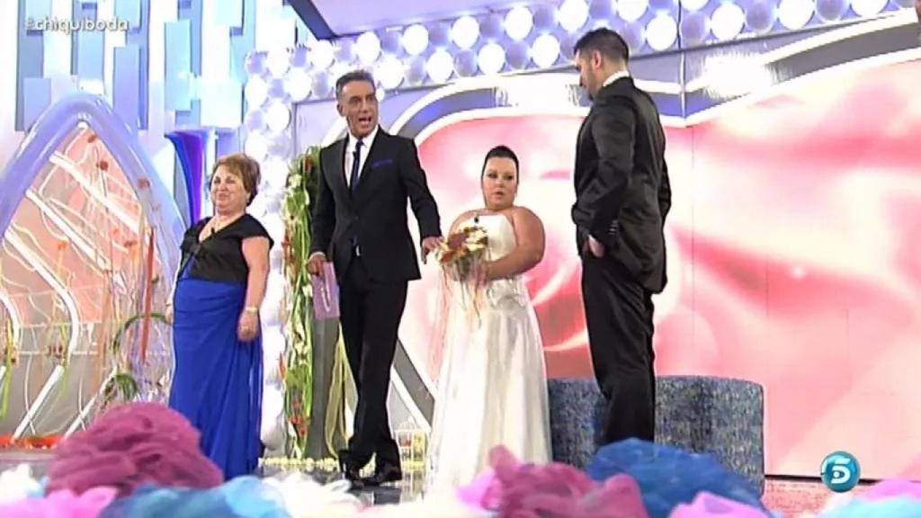 Josefa junto a Chiqui, Borja y Kiko Hernández en 'Las bodas de Sálvame'.