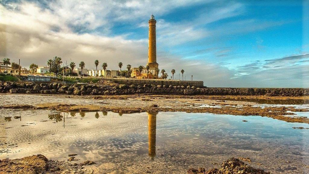 Imagen del faro de Chipiona.