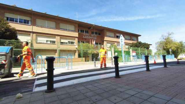 Uno de los colegios de Alicante, que el Ayuntamiento repintó en el pasado mandato.