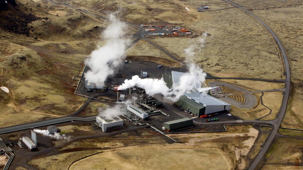 Vista aérea de la central geotérmica de Hellisheidi, cerca de Reikiavik (Islandia), 4 de junio de 2016.
