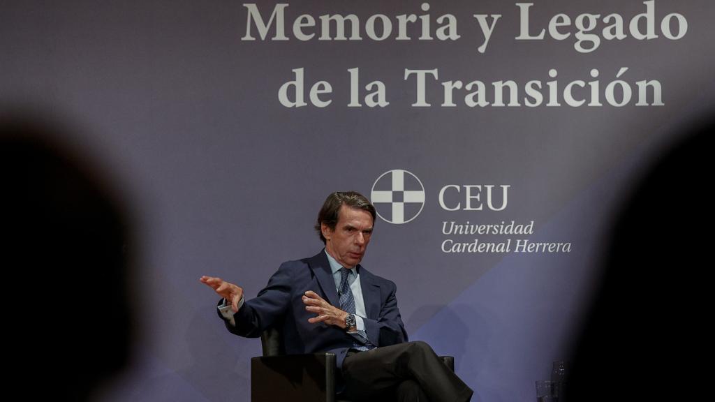 El expresidente del Gobierno, José María Aznar, durante su intervención este lunes en las jornadas Memoria y Legado de la Transición, de la Universidad CEU Cardenal Herrera. Efe / Manuel Bruque