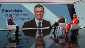 Un momento de la entrevista de Pedro Sánchez, presidente del Gobierno, en las segunda edición el Telediario de RTVE.