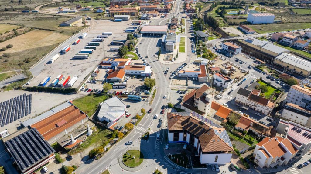 Vista aérea del área de servicios de Fuentes de Oñoro en la frontera