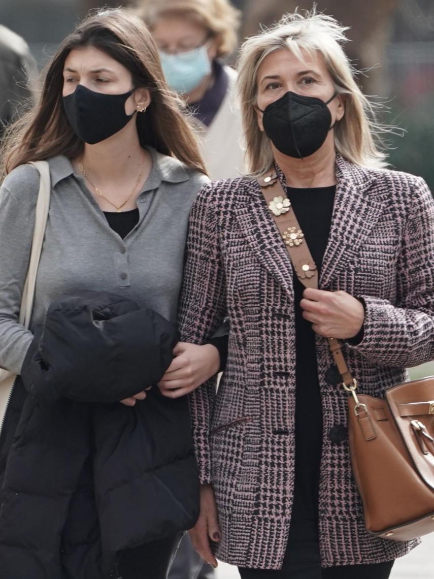 Julia Otero junto a su hija, Candela, en una imagen tomada en 2021, en Barcelona.