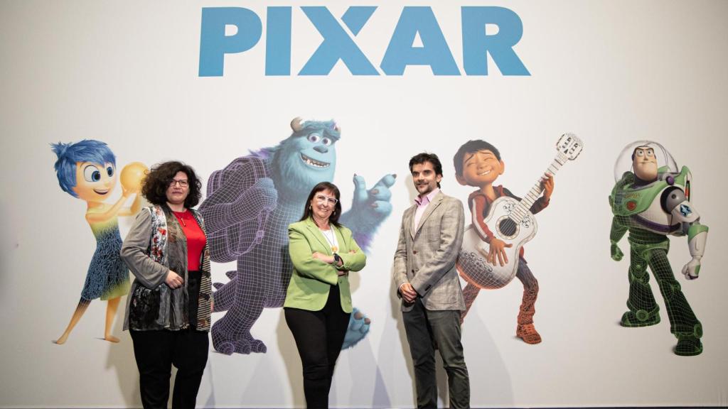 Isabel Fuentes, Elisa Durán y Javier Hidalgo en la exposición 'La Ciencia de Pixar'. Foto: CaixaForum