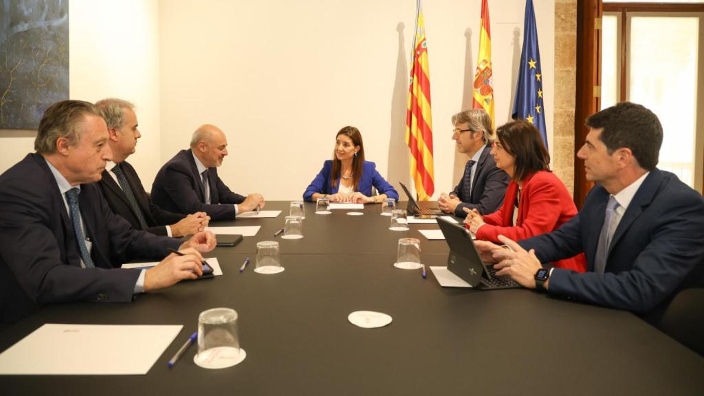 Encuentro entre los gobiernos valenciano y murciano. EE
