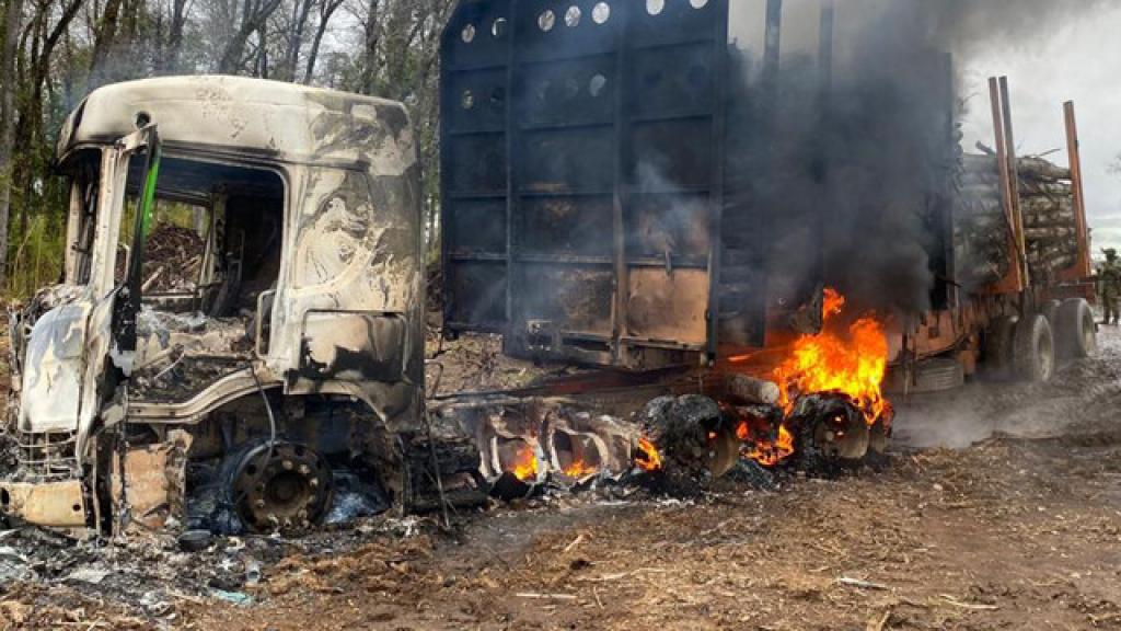 Un camión arde en llamas como resultado de acciones de la CAM de Llaitul.