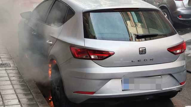 Este es el primer coche incendiado por el que la Policía Local de Alicante ha detenido al presunto autor.