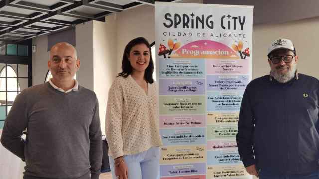 Iván Navarro, Nayma Beldjilali y José Piñero en la presentación del programa del Spring City este martes en Alicante.