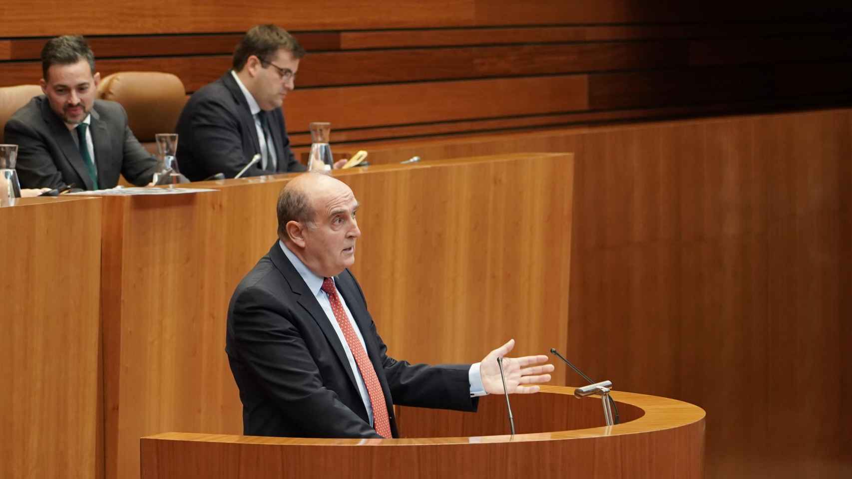 El Procurador del Común, Tomás Quintana, presenta su informe anual en el Pleno de las Cortes