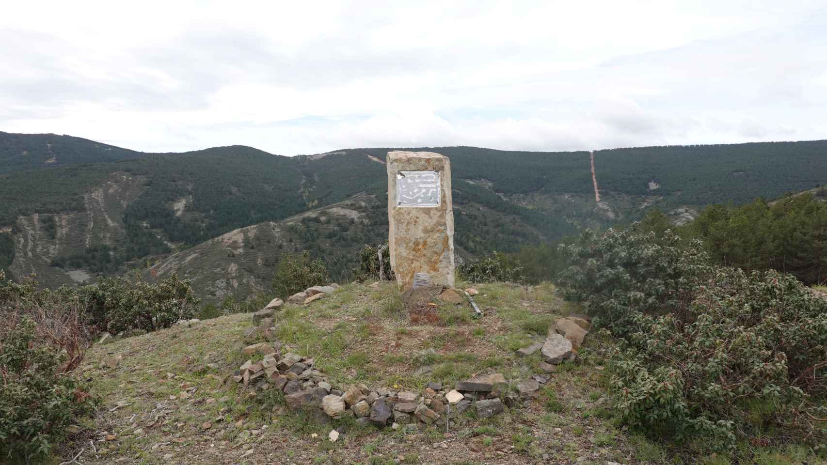 La placa dedicada a los dos represaliados republicanos en la provincia de Soria.