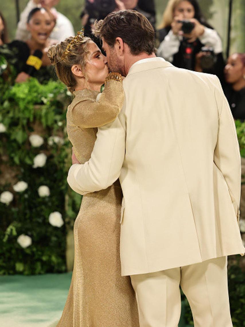 El romántico beso de Elsa Pataky y Chris Hemsworth.