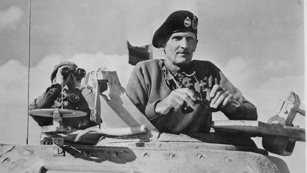 Montgomery a bordo de un tanque Grant en el Norte de África en noviembre de 1942. Foto: Wikipedia.