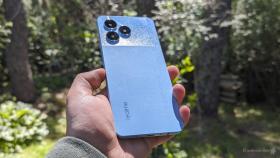 realme Note 50 por detrás