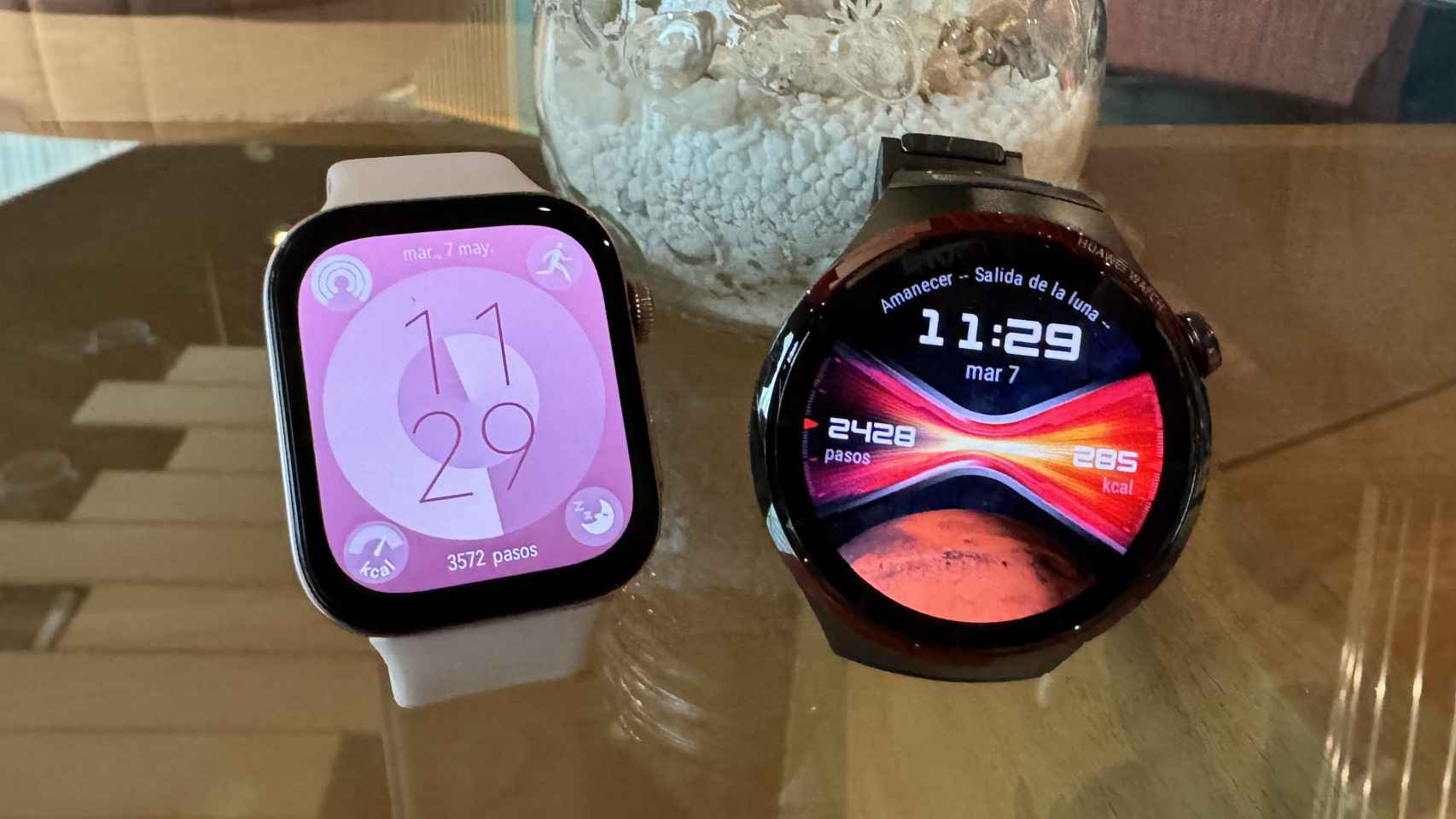 Huawei Watch Fit 3 (izquierda) y Watch 4 Pro Space Edition (derecha)