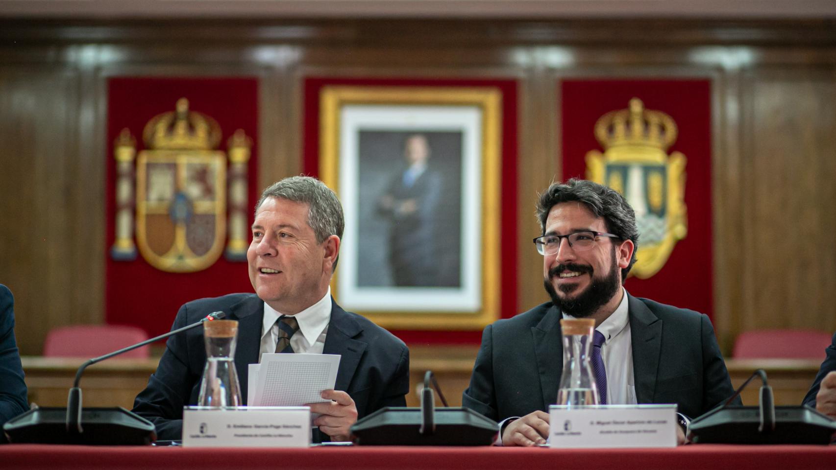 Emiliano García-Page y Miguel Óscar Aparicio, alcalde de Azuqueca de Henares.