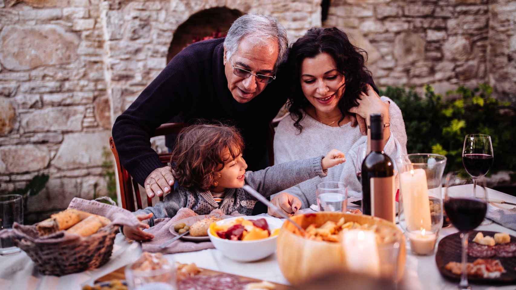 El vino es parte de la dieta mediterránea, pero hay que controlar su consumo.