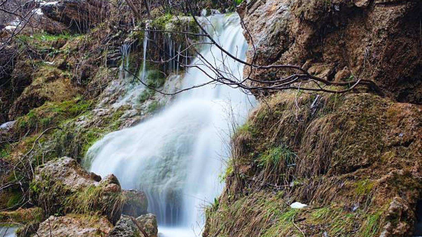 Vista del nacimiento del río Cuervo, en Cuenca.