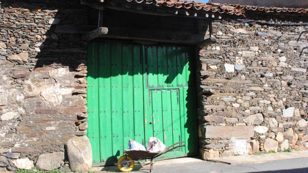 Entrada típica a una casa en Robleda