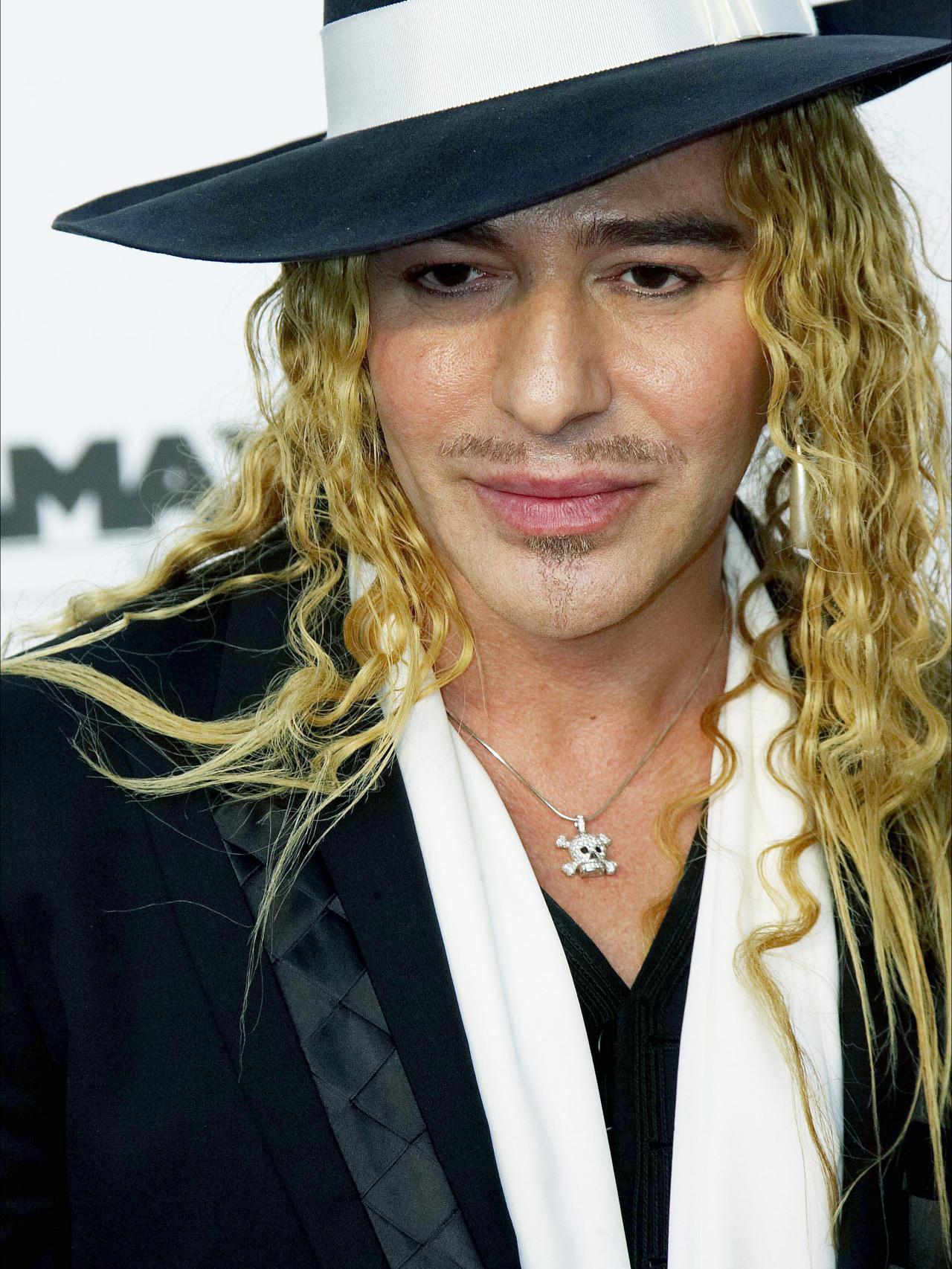 Auge Y Caída De John Galliano Así Es El Documental Sin Tapujos Sobre El Diseñador Entre 5800