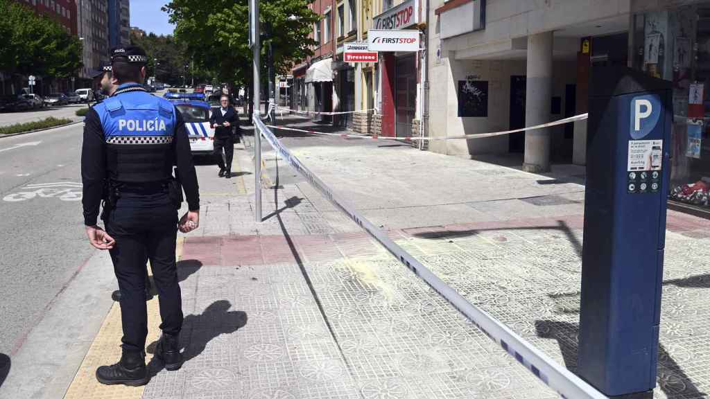 Policía Municipal en la avenida del Cid en Burgos, donde un hombre se ha quemado a lo bonzo