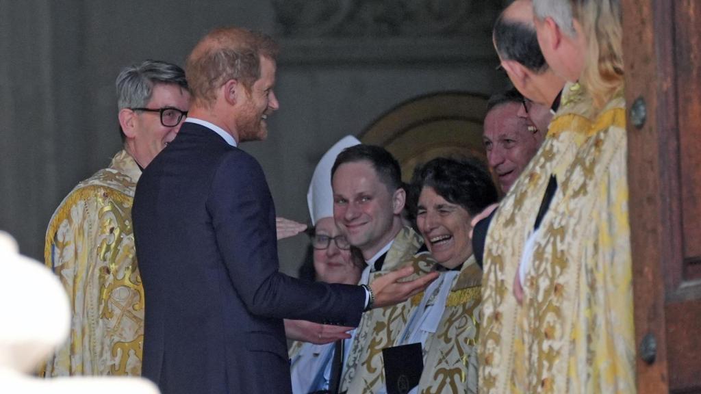 El príncipe Harry a su llegada a la catedral de San Pablo.