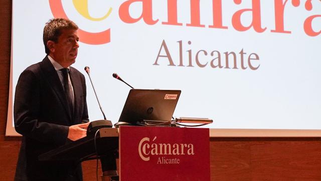 Carlos Mazón, durante la presentación del estudio sobre la segunda pista del aeropuerto de Alicante.