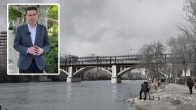 Pedro Herrero y una imagen del proyecto del puente de Poniente