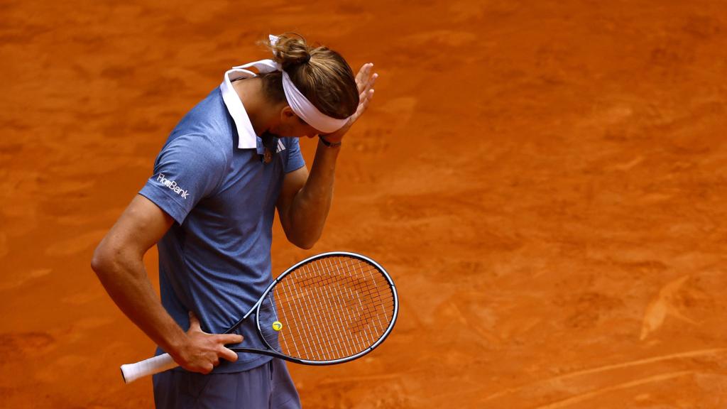 Alexander Zverev se lamenta tras una acción en el Mutua Madrid Open.