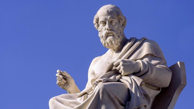 Estatua de Platón en la Academia de Atenas, Grecia.