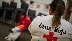 Una empleada de Cruz Roja.