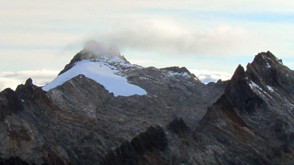 El glaciar La Corona (Humboldt, en inglés) en el pico homónimo, localizado en la Sierra Nevada de Mérida.