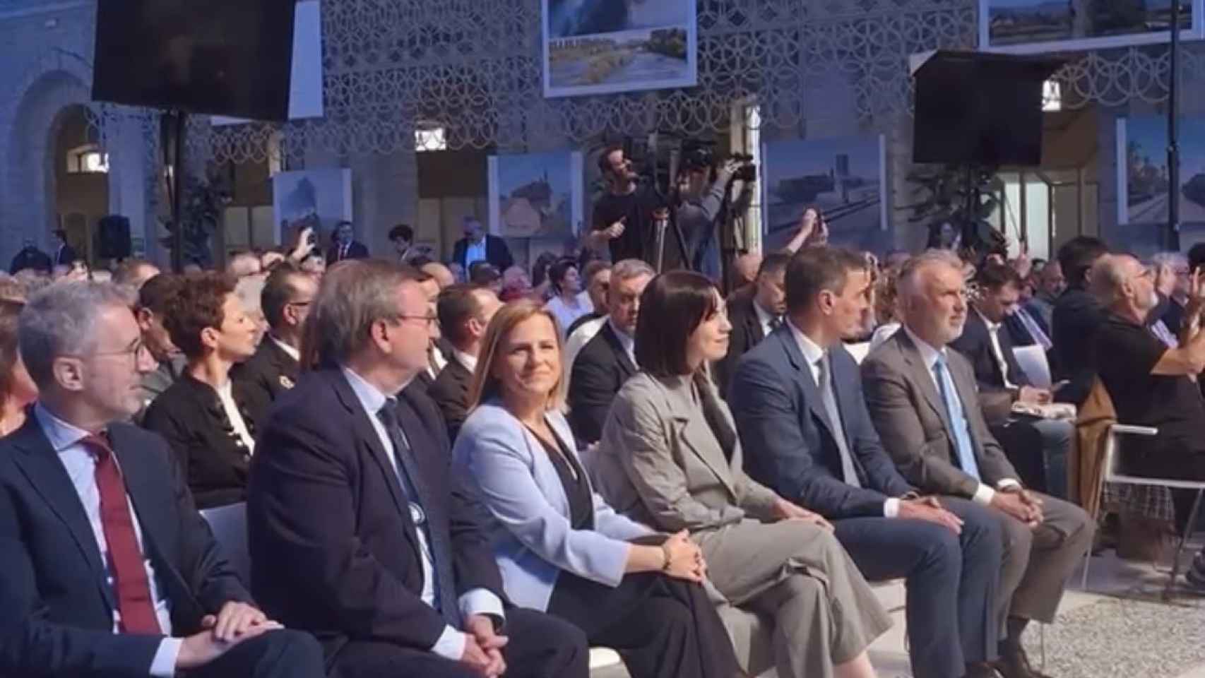 El presidente del Gobierno, Pedro Sánchez, y los ministros Diana Morant y Ángel Víctor Torres, en Alicante.