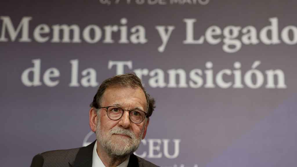 El expresidente del Gobierno, Mariano Rajoy, durante su intervención en las jornadas “Memoria y Legado de la Transición”, organizadas por la Universidad CEU Cardenal Herrera. Efe / Ana Escobar