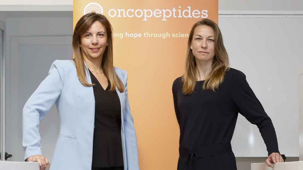 Cristina Bando, directora general de Oncopeptides en España, y Sofia Heigis, CEO de Oncopeptides.