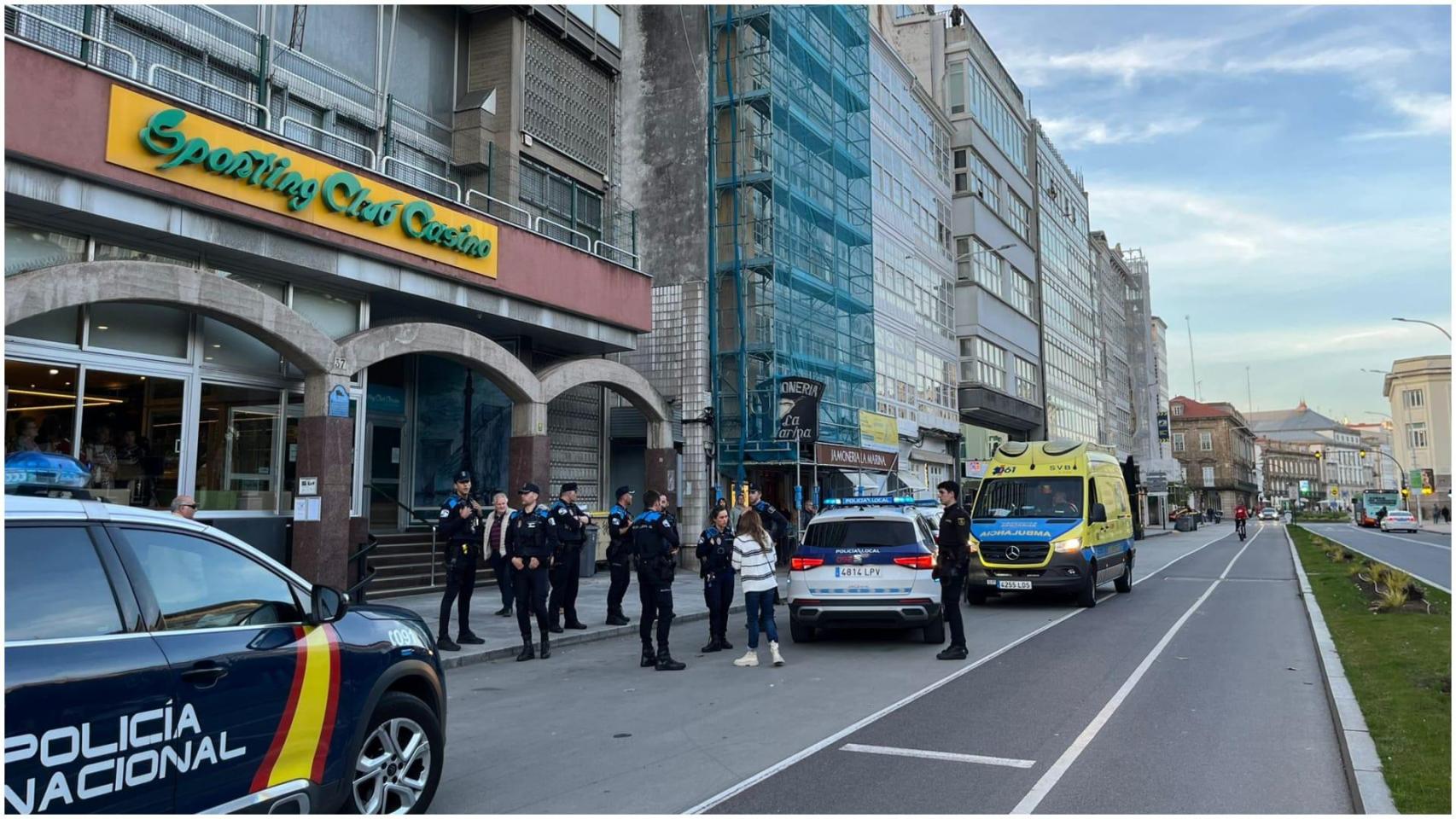 Agentes de la Policía Local y Nacional en el lugar de los hechos