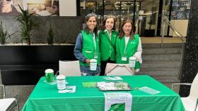 Voluntarias de la Asociación española contra el Cáncer en A Coruña