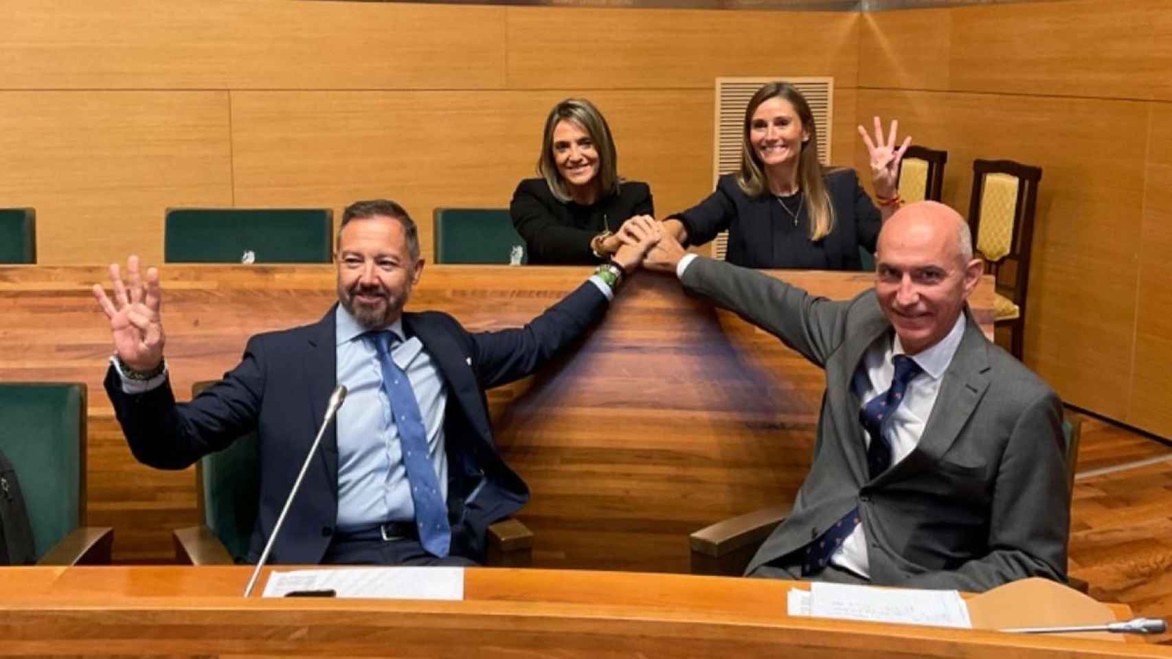 Juanma Badenas, Mónica Gil, Cecilia Herrero y José Gosálbez, concejales de Vox en Valencia. EE