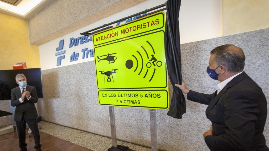 Presentación de la nueva señalización de tramos de riesgo para motoristas en la DGT.