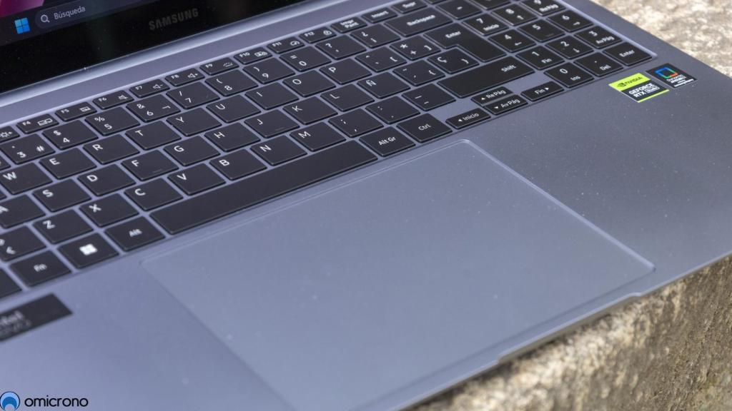 El masivo touchpad del Samsung Galaxy Book4 Ultra.