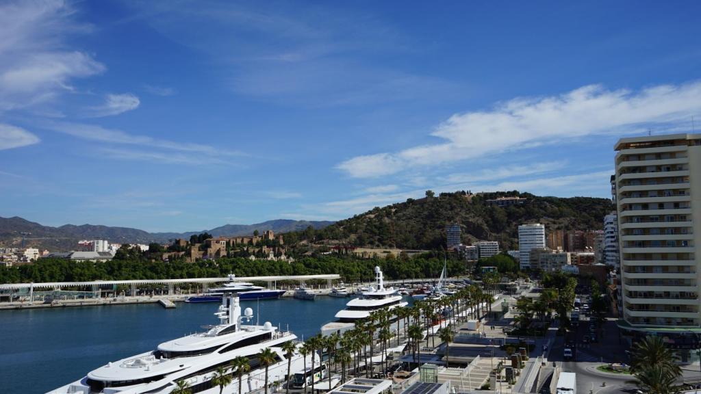 Vistas desde el balcón de La Farola de Málaga