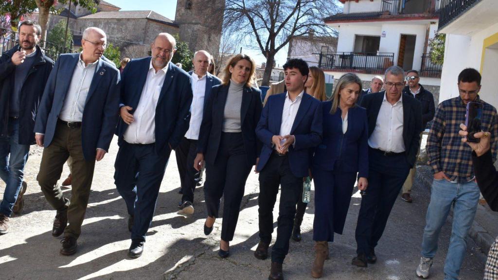 Visita de autoridades a El Recuenco.