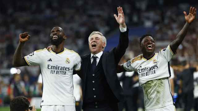 Rüdiger, Ancelotti y Vinicius, en la celebración del Real Madrid