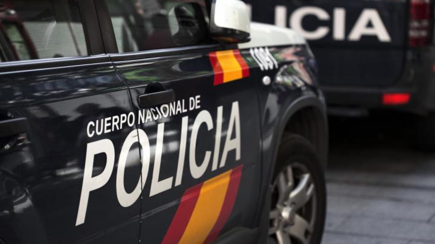 Un coche de la Policía Nacional en carretera