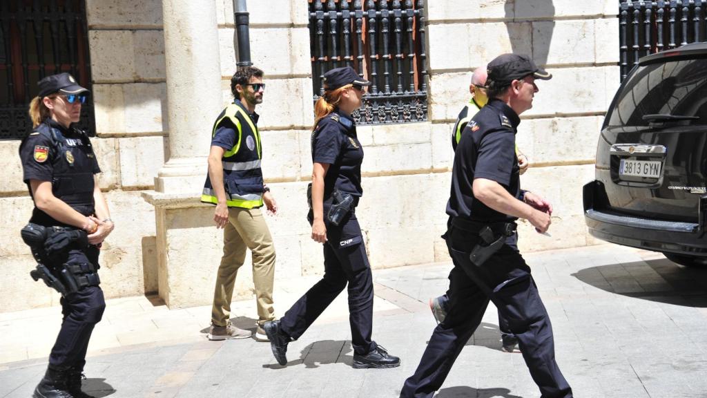 Agentes de la UDEF en una imagen de archivo.