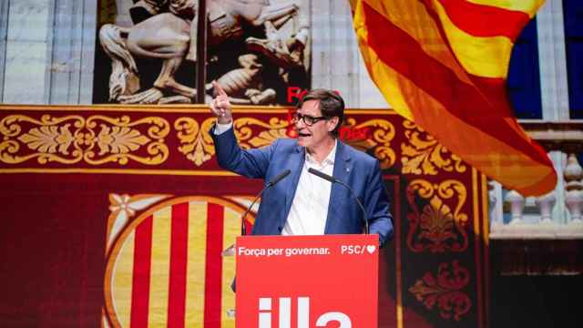 El candidato del PSC, Salvador Illa, durante el mitin celebrado este jueves en Vilanova i la Geltrú (Barcelona).