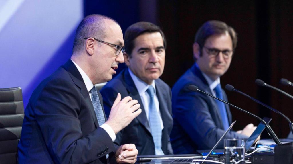 Carlos Torres, presidente de BBVA, el jueves durante la presentación de la opa lanzada por el banco sobre el capital de Sabadell.