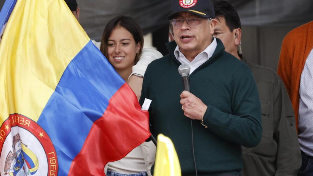 El presidente de Colombia, Gustavo Petro, habla ante sus seguidores.
