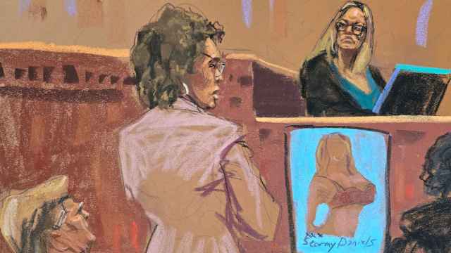 Trump observa cómo su abogada interroga a Stormy Daniels en el tribunal, en una caricatura de este jueves.