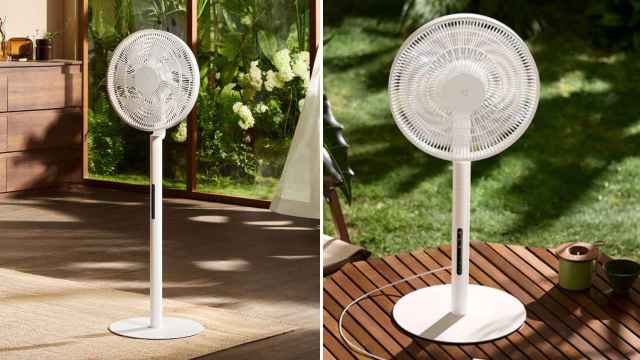 El ventilador Xiaomi Mijia Floor Fan Pro en un salón (izqda) y en el jardín (dcha).
